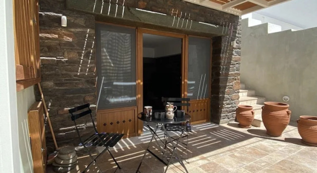 Номер Deluxe с балконом и с видом на город Andros 4 All Seasons Villas & Suites