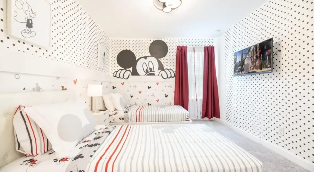 Super Spacious 4 Bedroom Villa 10 min From Disney