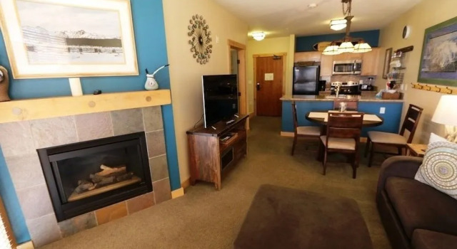 Sunstone 127 Modern Condo At Sunstone Lodge with Great Complex Amenities near Ski-In Ski-Out by RedAwning