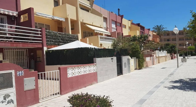 Bungalow With 2 Bedrooms in Puebla de Farnáls, With Pool Access, Terrace and Wifi Near the Beach, Buchen Sie Hotel La Pobla de Farnals Valencia