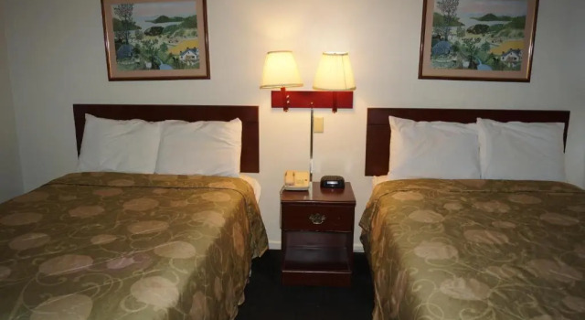 Country Squire Inn & Suites