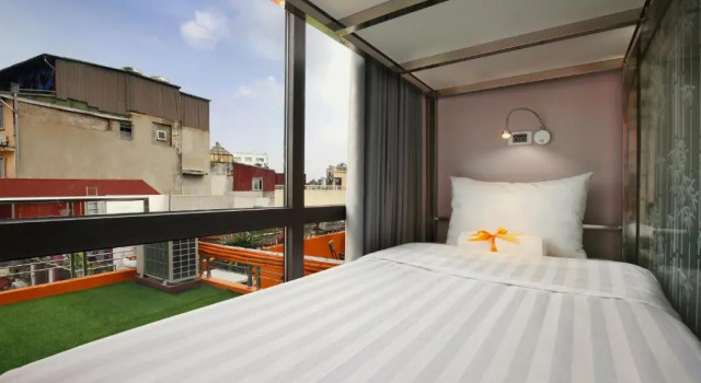 Кровать в общем номере (женский номер) Old Quarter View Hanoi Hostel