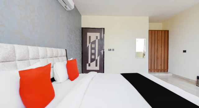 Collection O 69408 Hotel Mubarak Plaza, Rezervovat Hotel Hotely v Panchkula s parkováním, Parkování