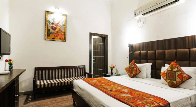 Zo Rooms VIP Road Kalakriti