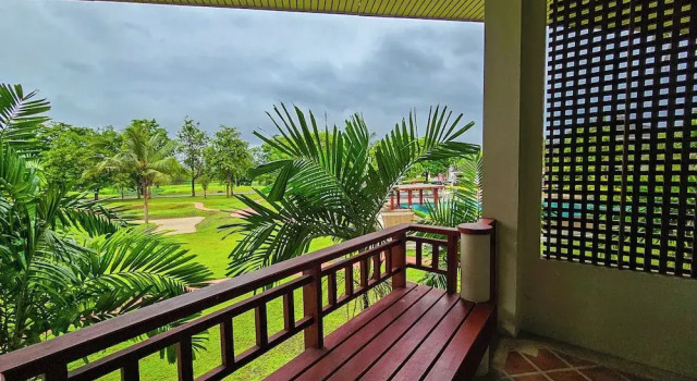 Номер Superior с видом на бассейн The Nouveau Chumphon Beach Resort And Golf