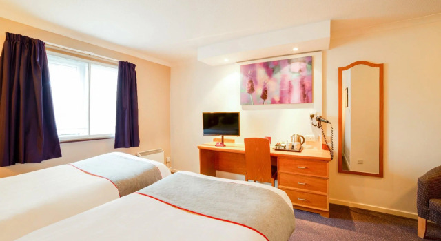 Четырёхместный номер Standard OYO Lakeside Haydock Hotel, St Helens, A580 East Lancs, Garswood Old Road