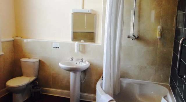 Семейный номер Standard The Three Tuns Hotel Wetherspoon