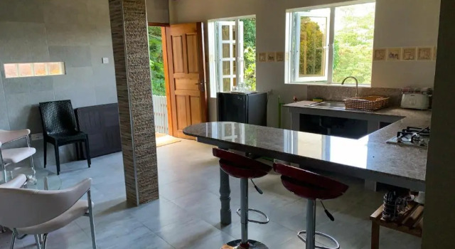 Exotic Guest House, Boek Pension Gastenverblijven in Praslin-eiland, Pension