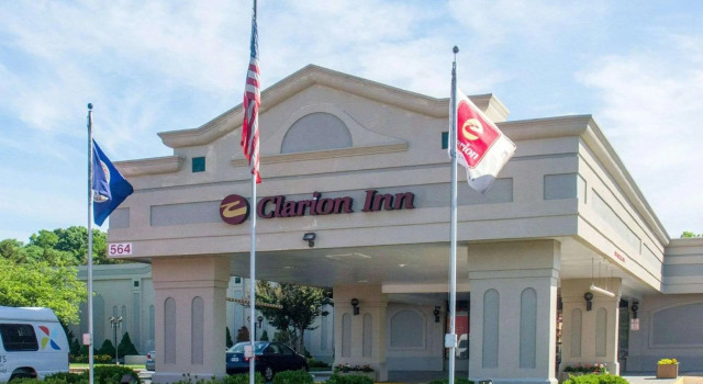 Четырёхместный номер Standard Clarion Inn Fredericksburg North