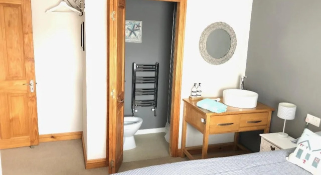 Crossvilla Guest House & Tea Room