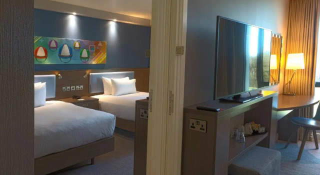 Двухместный семейный номер Standard Hampton By Hilton Hamilton Park