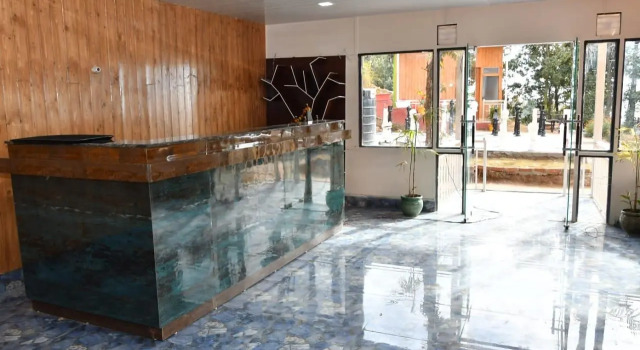 Kanatal Crown, Prenota Hotel Kanatal Uttarakhand