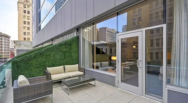 Люкс c 1 комнатой с балконом и с видом на город Residence Inn by Marriott New Orleans French Quarter Area/Cen B
