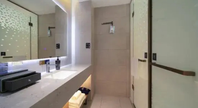 Люкс Business Yeste International Hotel (Yingjiang Bus Passenger Station)