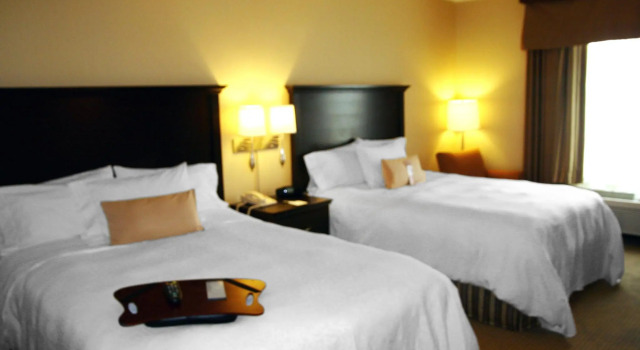 Четырёхместный номер Standard Hampton Inn & Suites Laval