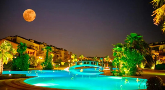 Апартаменты Appartamento Michele tre piscine caraibiche Desenzano del Garda
