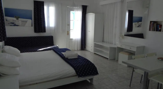 Студия Blue and White Studios & Apartments