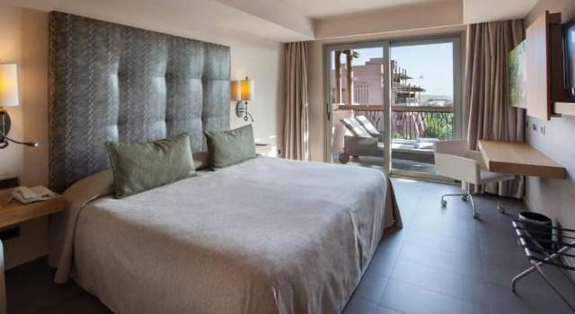 Полулюкс Lopesan Baobab Resort
