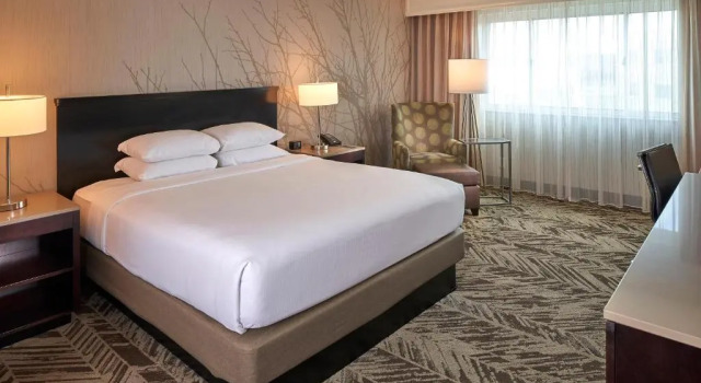 Двухместный номер Deluxe Hilton Cincinnati Airport