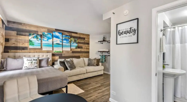 Апартаменты Inviting Waikiki Grand Hotel Room-1 Block to Beach