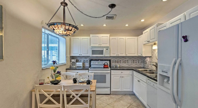 Апартаменты с 2 комнатами с балконом Updated Apartment Walking Distance to Venice Beach