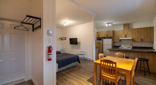 Апартаменты Standard Motel Et Condo Chez Charley