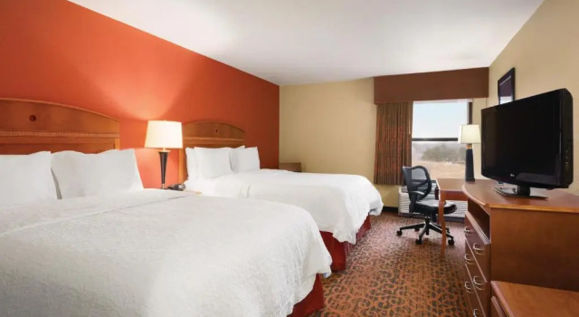 Четырёхместный номер Standard Hampton Inn Wichita-East