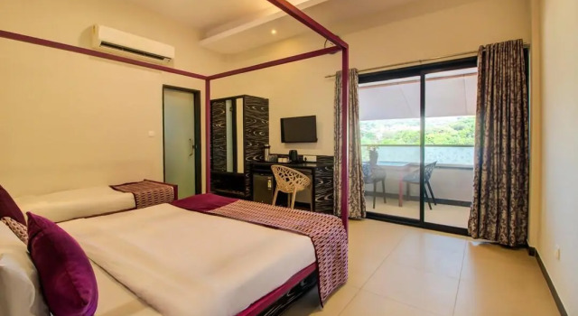 Bharat Hotel, Забронировать Отель Отели штата Махараштры 3 звезды, 3*