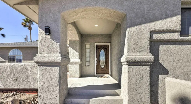 Lake Havasu Home w/ Heated Pool & Putting Green, Забронировать Отель Лейк-Хавасу-Сити штат Аризона