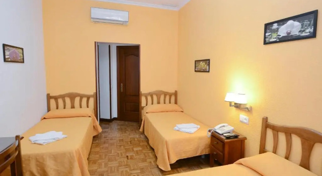 Трёхместный номер Standard Hostal Edreira