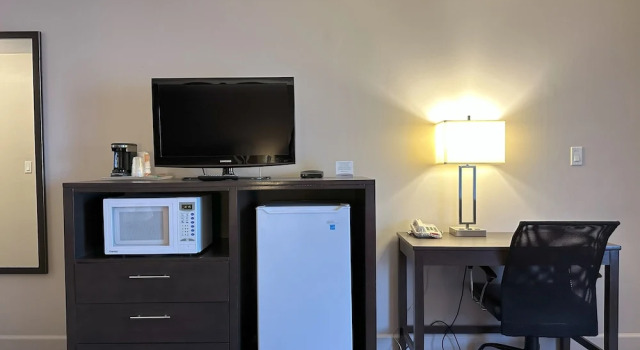 Номер Comfort Econo Lodge Inn & Suites