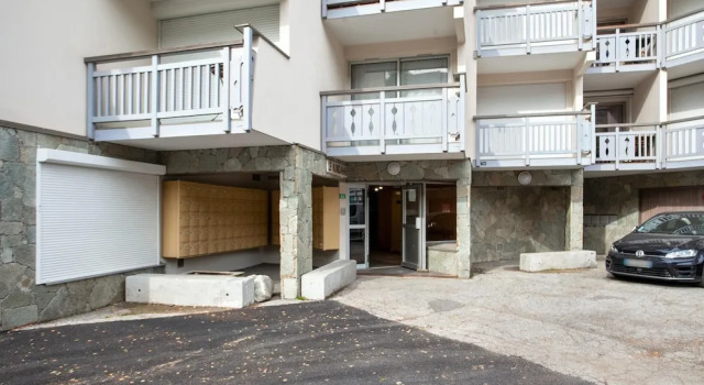 Studio in Les Deux Alpes , With Wonderful Mountain View and Balcony
