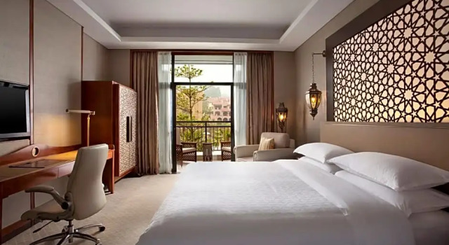Двухместный номер Standard с балконом и с видом на сад Sheraton Qingyuan Lion Lake Resort