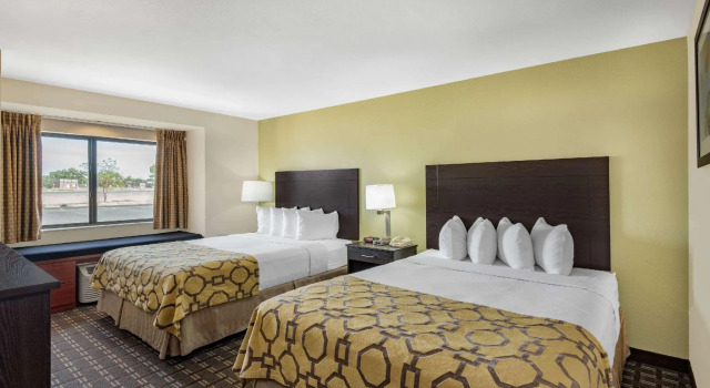 Четырёхместный номер Standard Baymont by Wyndham Farmington