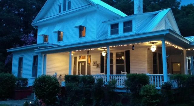 Whole Hearts Bed and Breakfast, Buchen Sie Bed & Breakfast Wellford South Carolina