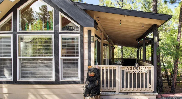 Коттедж Pet-friendly Show Low Cabin w/ Trail Access!