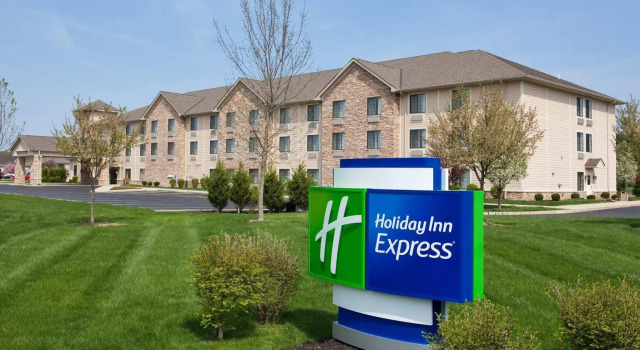 Holiday Inn Express Logan by IHG, Book Hotel Hoteller i Logan med pool, Swimmingpool