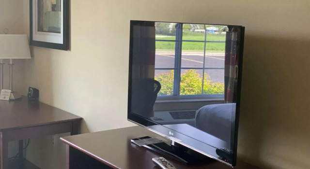 Двухместный номер Standard AmericInn by Wyndham Oshkosh