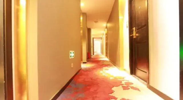 Yujing Saussurea French Style Hotel