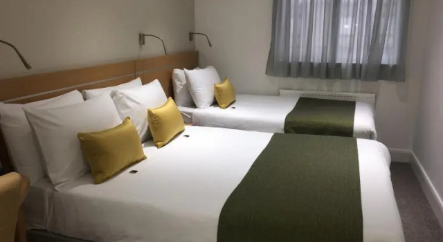 Трёхместный номер Superior Queens Park Hotel