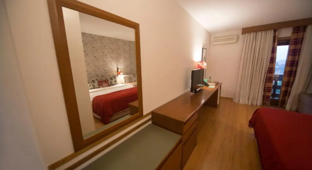 Трёхместный номер Standard с красивым видом из окна Serra Alta Hotel