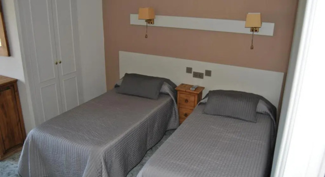Трёхместный номер Standard Hotel Hoya