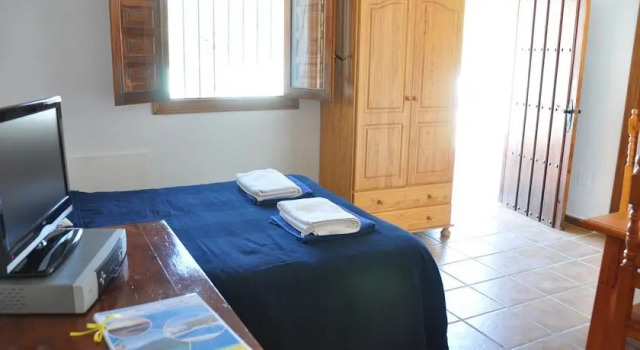 Cortijo Las Olivas, Varaa Hotelli Iznajar Madrid