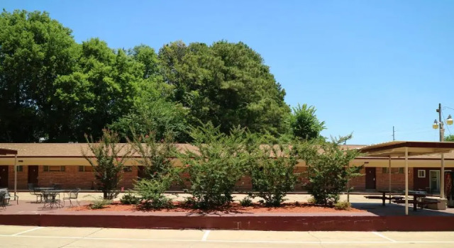 University Motel and Suites