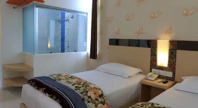 Deluxe Twin room Dewarna Sutoyo Malang