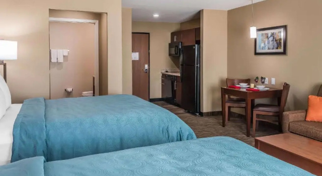 Четырёхместный люкс MainStay Suites Edinburg South