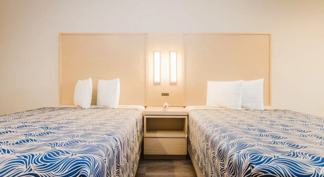 Четырёхместный номер Deluxe Palace Inn Blue Federal Road