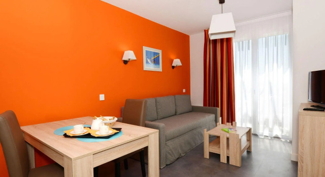 Modern Flat Near the Beach, Забронировать Апартаменты/квартира Сет Étang de Thau, рядом с Plage de la Fontaine
