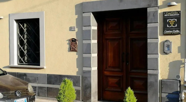 B&B Casa Cirillo and Urban winery, Book Bed and Breakfast Hoteller i Trecase med parkering, Parkering