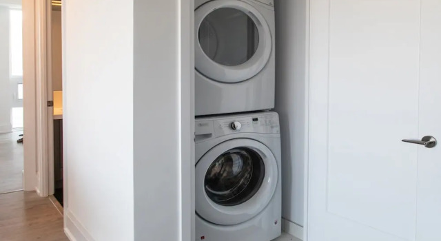 Modern 2 Bedroom Yonge and Eglinton Condo, Varaa Hotelli Toronto 